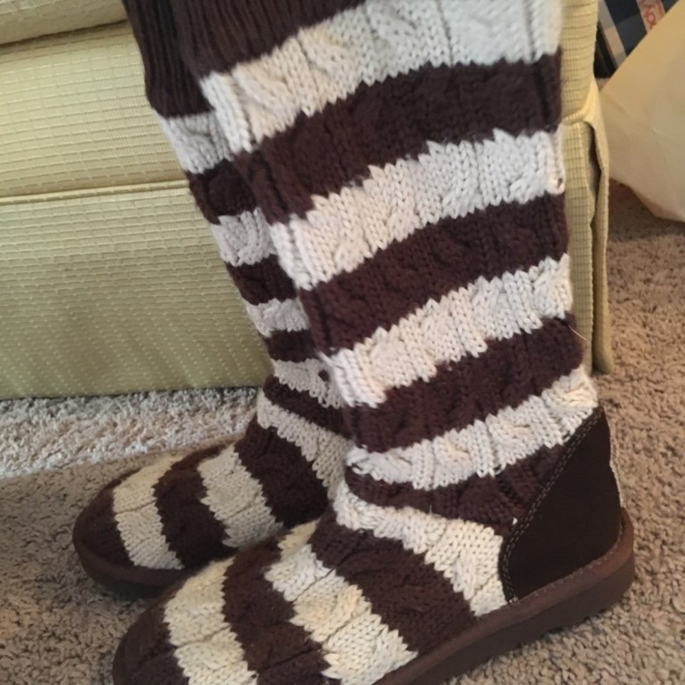 Ugg boots.  Size 6